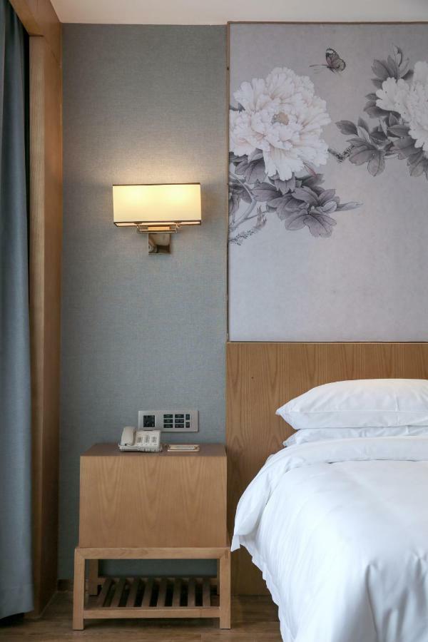Venus Royal Hotel Foshan Kuiqi Road Metro Station Dış mekan fotoğraf