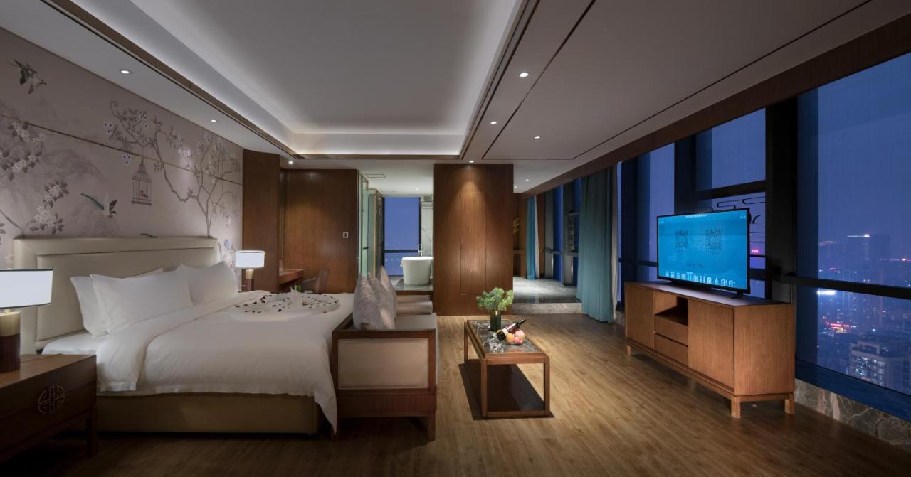 Venus Royal Hotel Foshan Kuiqi Road Metro Station Dış mekan fotoğraf